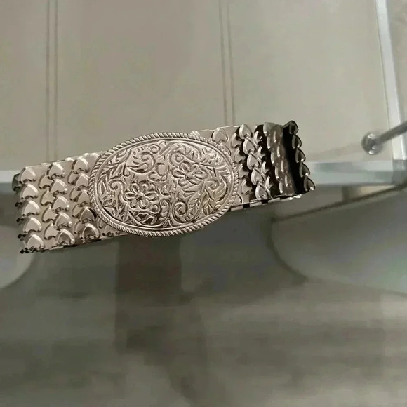 Beautiful metallic belt, stretch can fits size S M L